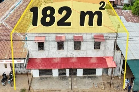 Inmobiliaria Gestihogar 𝐒𝐄 𝐕𝐄𝐍𝐃𝐄 𝐂𝐀𝐒𝐀 𝐂𝐎𝐍 𝟐 𝐋𝐎𝐂𝐀𝐋𝐄𝐒 𝐂𝐎𝐌𝐄𝐑𝐂𝐈𝐀𝐋𝐄𝐒 - 𝐏𝐔𝐂𝐀𝐋𝐋𝐏𝐀.